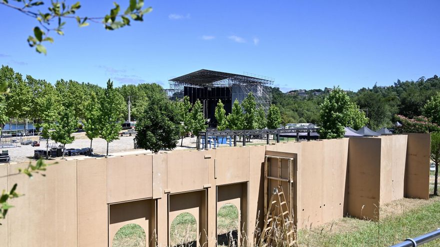 El Parque de Tafisa, vallado para la celebración del concierto de JLo.