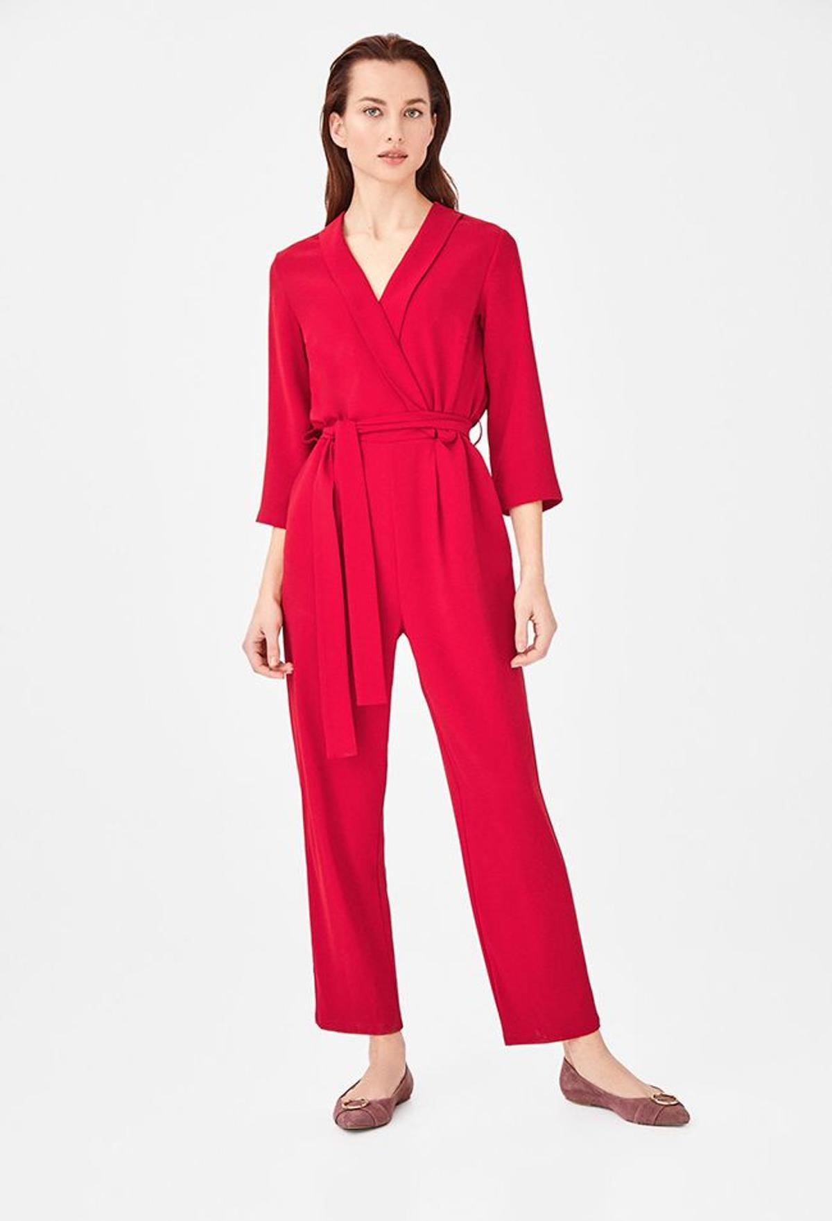 invitadas: este mono rojo de Cortefiel es PERFECTO para ser la mejor vestida de cualquier evento (¡y está rebajado!) - Woman