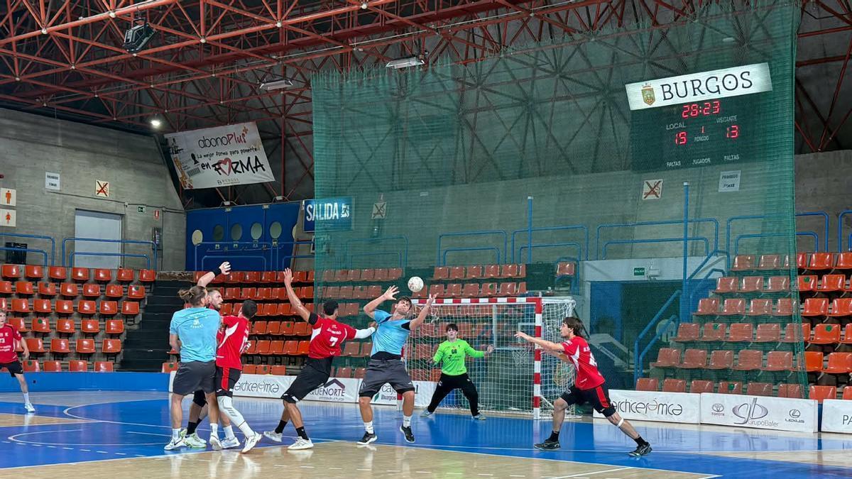 Un instante del partido del BM Zamora en Burgos.