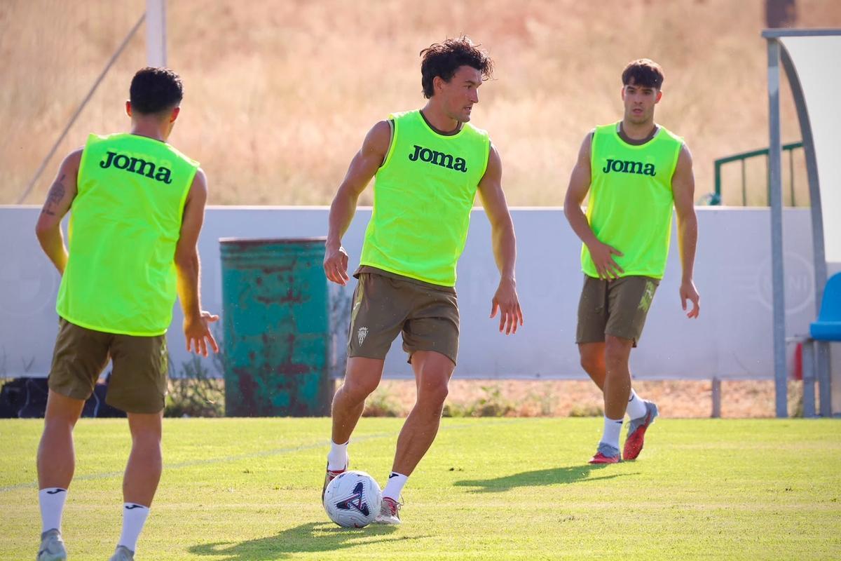 Los jugadores del Cordoba CF comienzan la temporada con el primer entrenamiento en la Ciudad Deportiva.