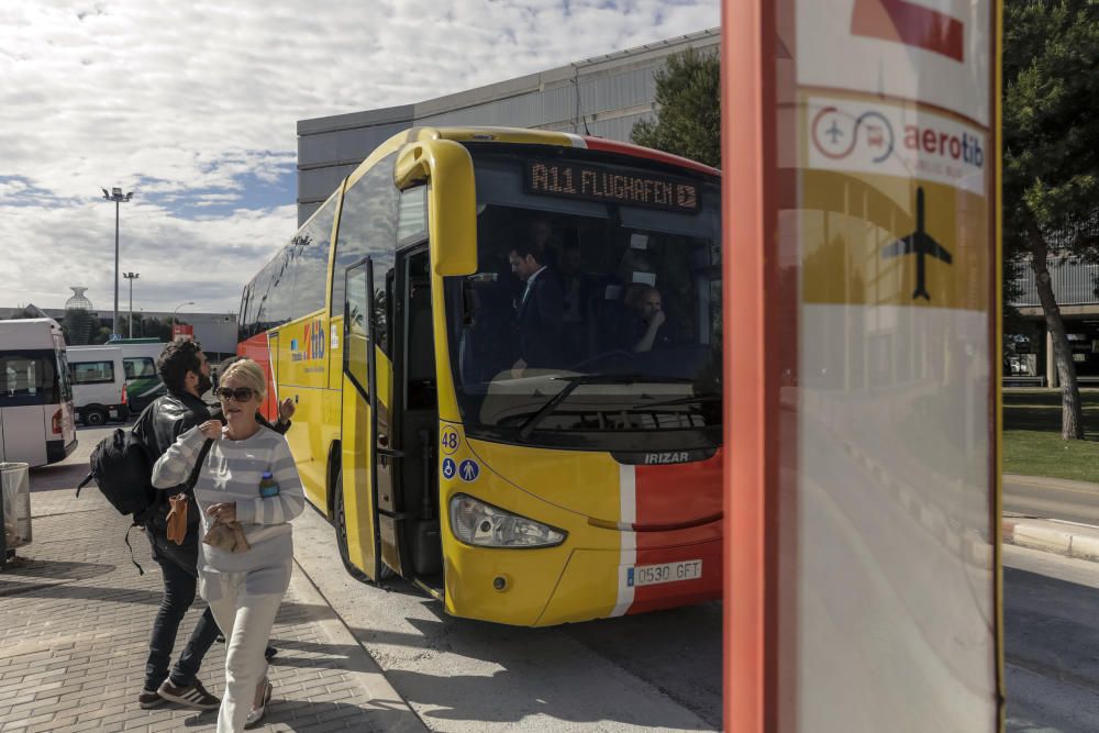 Presentación de los buses interurbanos al aeropuerto