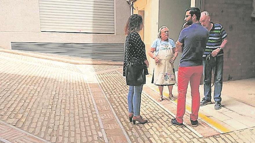 La brigada de empleo social mejora la placeta de la calle Sant Francesc