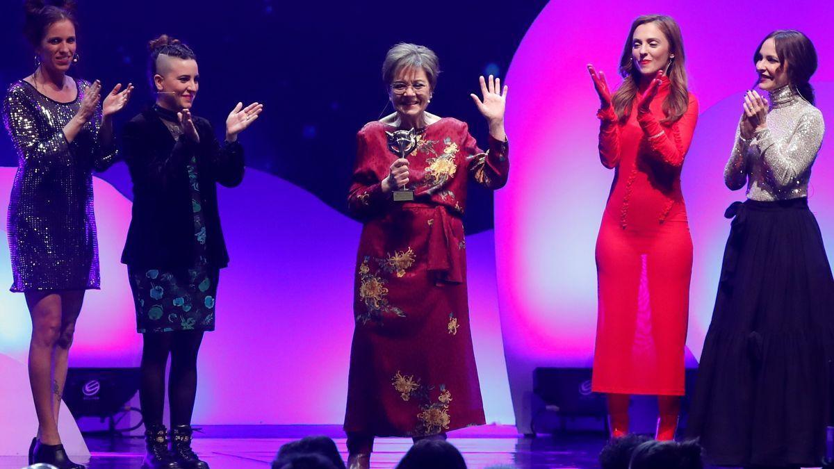 Cecilia Bartolomé recogiendo el Feroz de Honor en la gala del año pasado celebrada en Zaragoza.