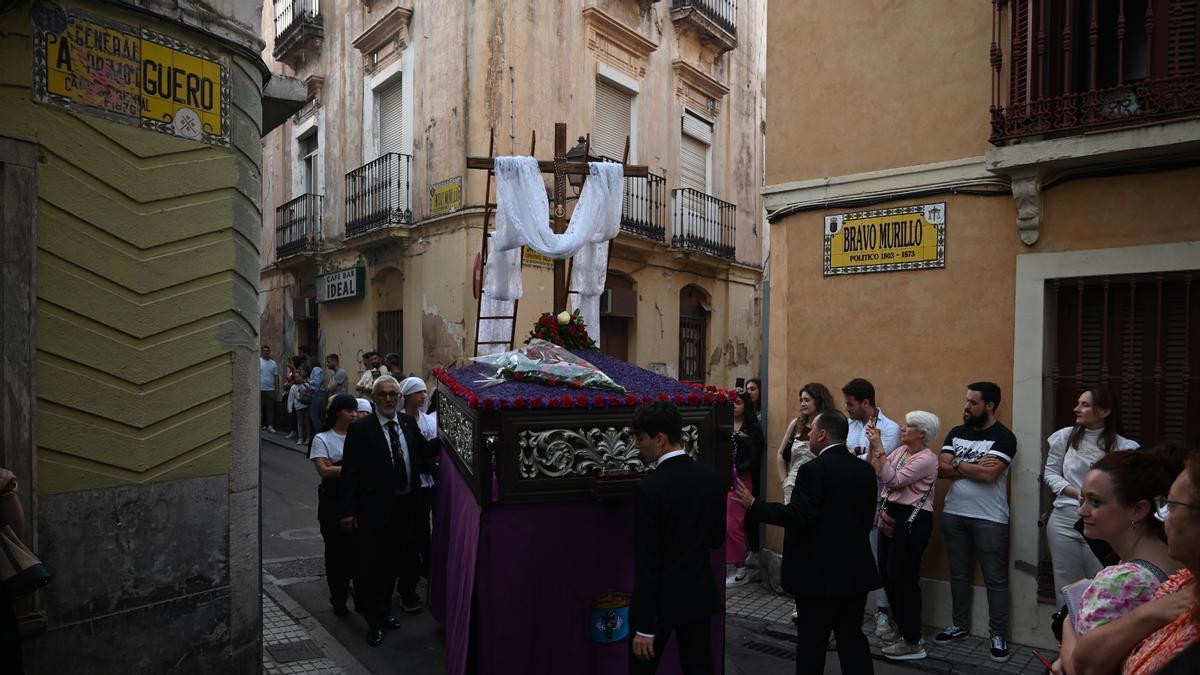 Procesión de la Cruz de Mayo organizada por la asociación de costaleros y capataces San José de Badajoz.