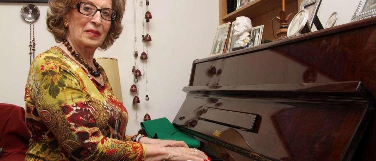 Fefi Arregui, al piano, en su domicilio de Madrid.