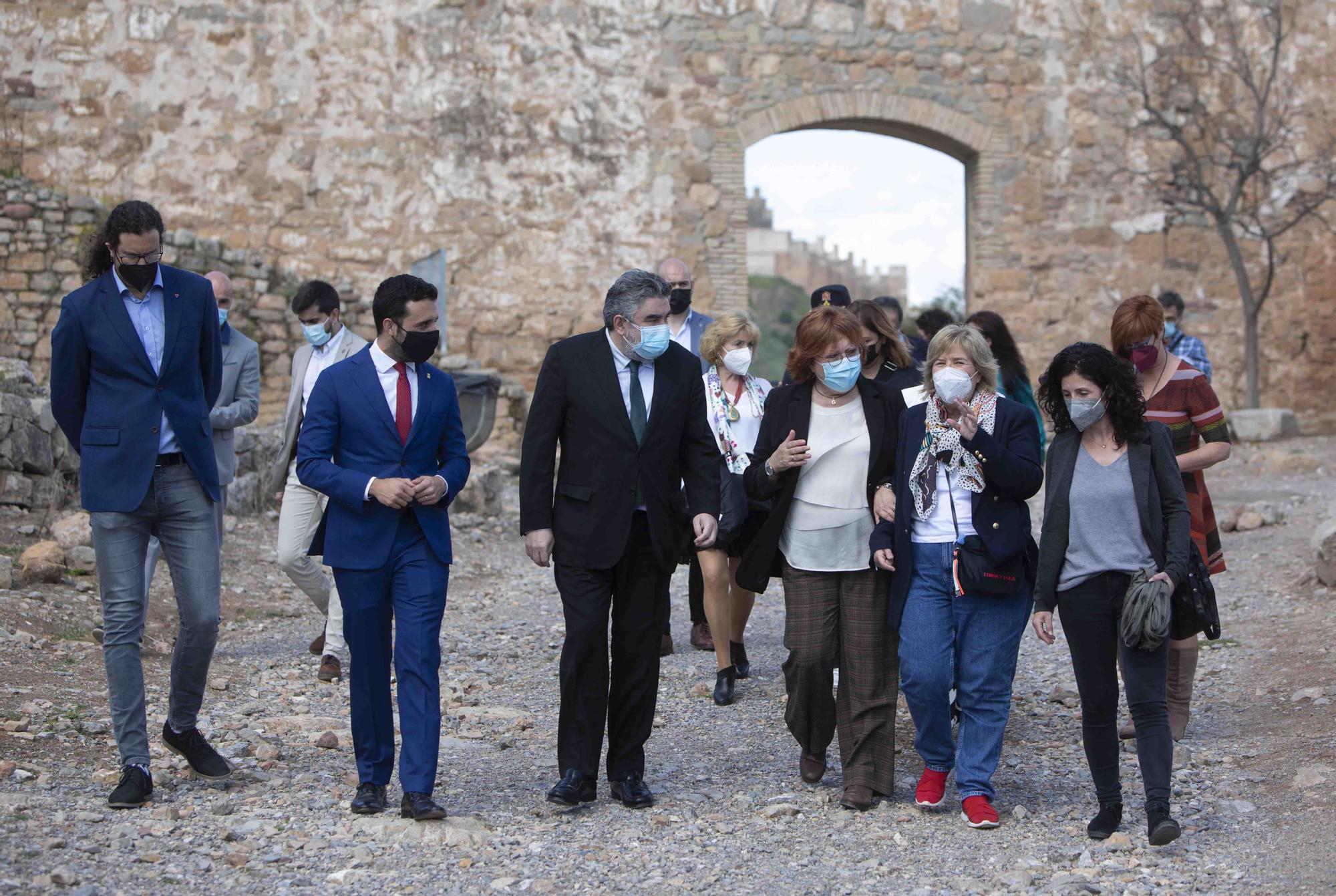 El ministro de Cultura visita el patrimonio de Sagunt.