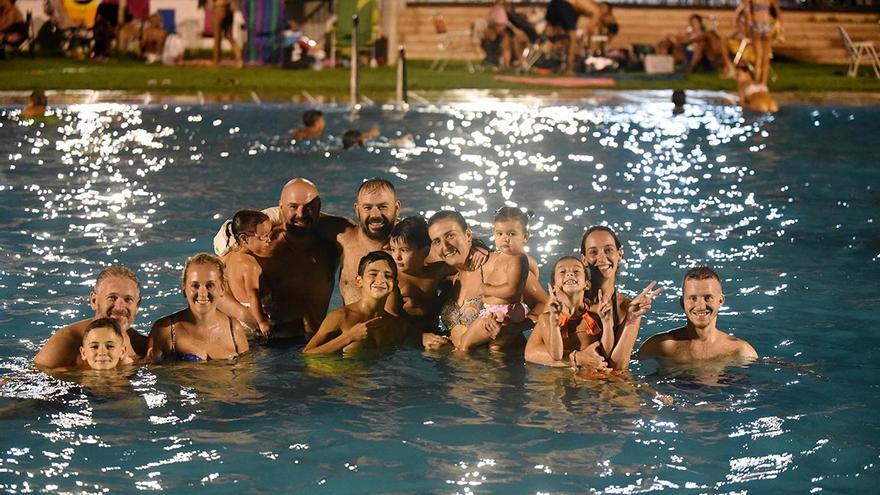 Noches de piscina en familia