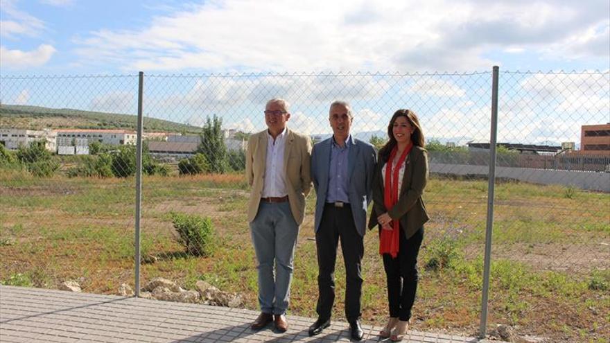 El alcalde anuncia la construcción de un pabellón deportivo en Oeste 1