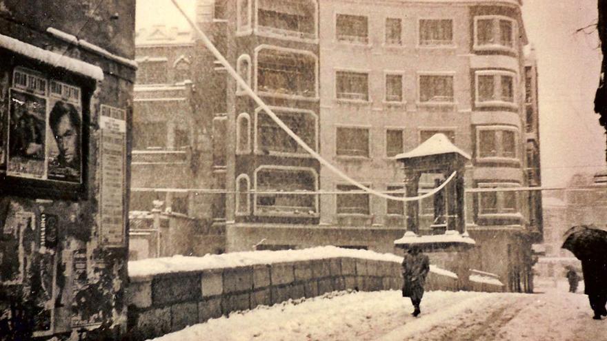 Nieve que tiñó la historia de blanco | FOTOS DE ALFONSO ROVIRA, GIMÉNEZ, PASCUAL FANDOS Y EXTRAÍDAS DE «ALZIRA. CRÓNICA DEL SIGLO XX».