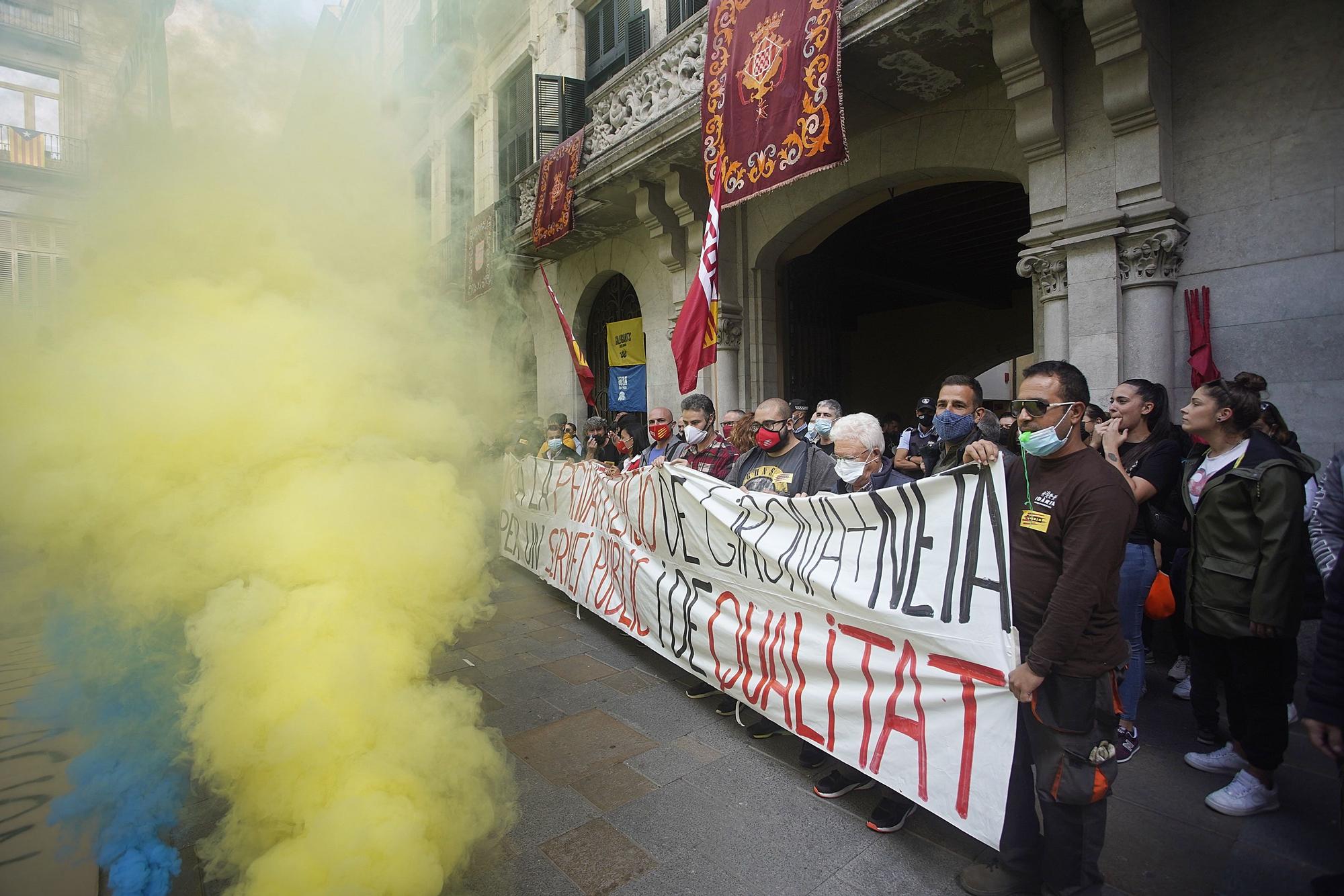 Protesta dels treballadors de Girona + Neta en contra de la privatització del servei públic de neteja