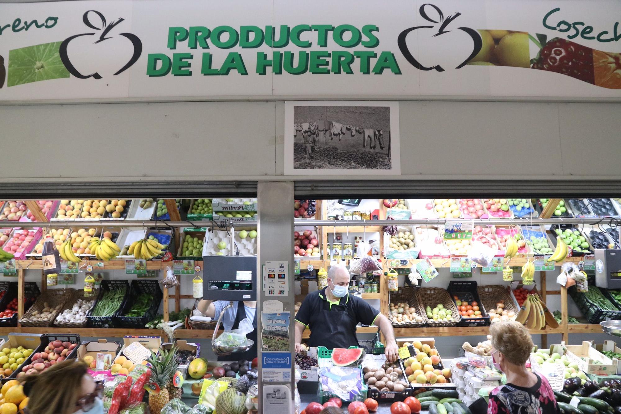 Exposición fotográfica de José Antonio Berrocal en el mercado del Carmen