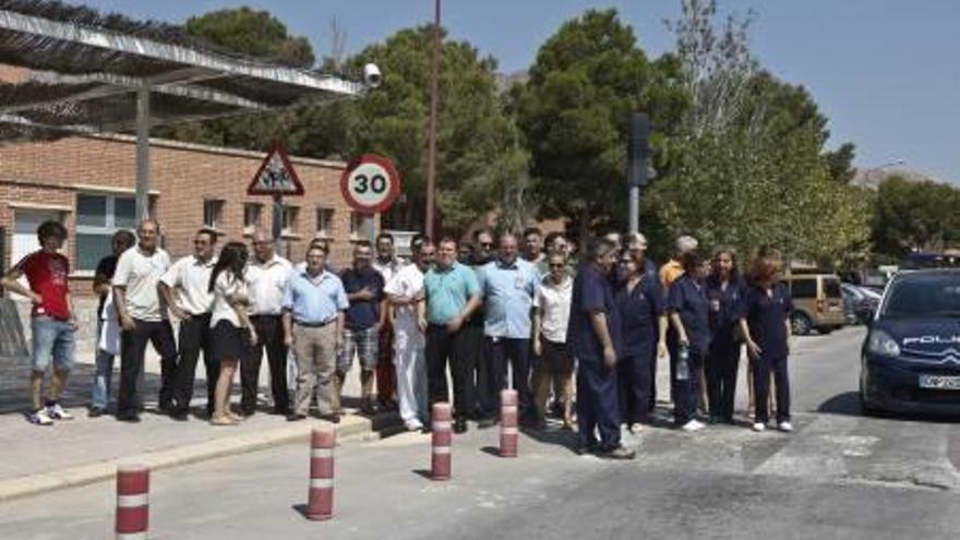 Una protesta de funcionarios del Psiquiátrico por el aumento de las agresiones en verano de 2015.