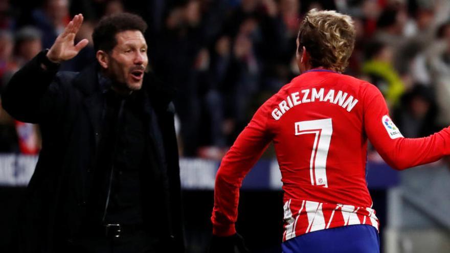 Simeone y Griezmann durante el Atlético-Leganés del miércoles.