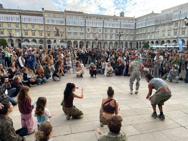 El festival Quincegotas acerca la danza contemporánea a plazas, parques y espacios públicos de A Coruña