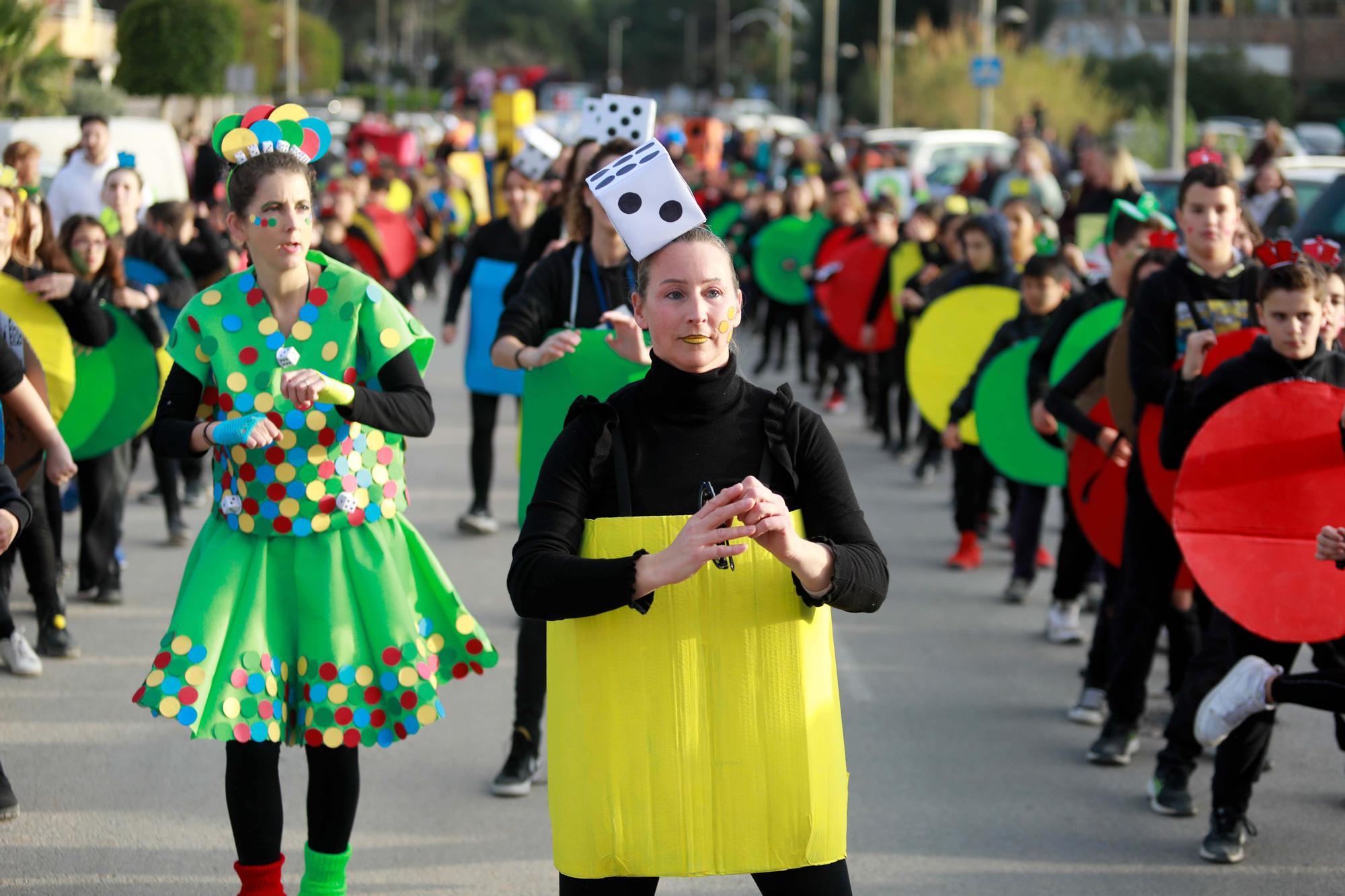 Todas las imágenes de la rúa de carnaval 2023 en Santa Eulària