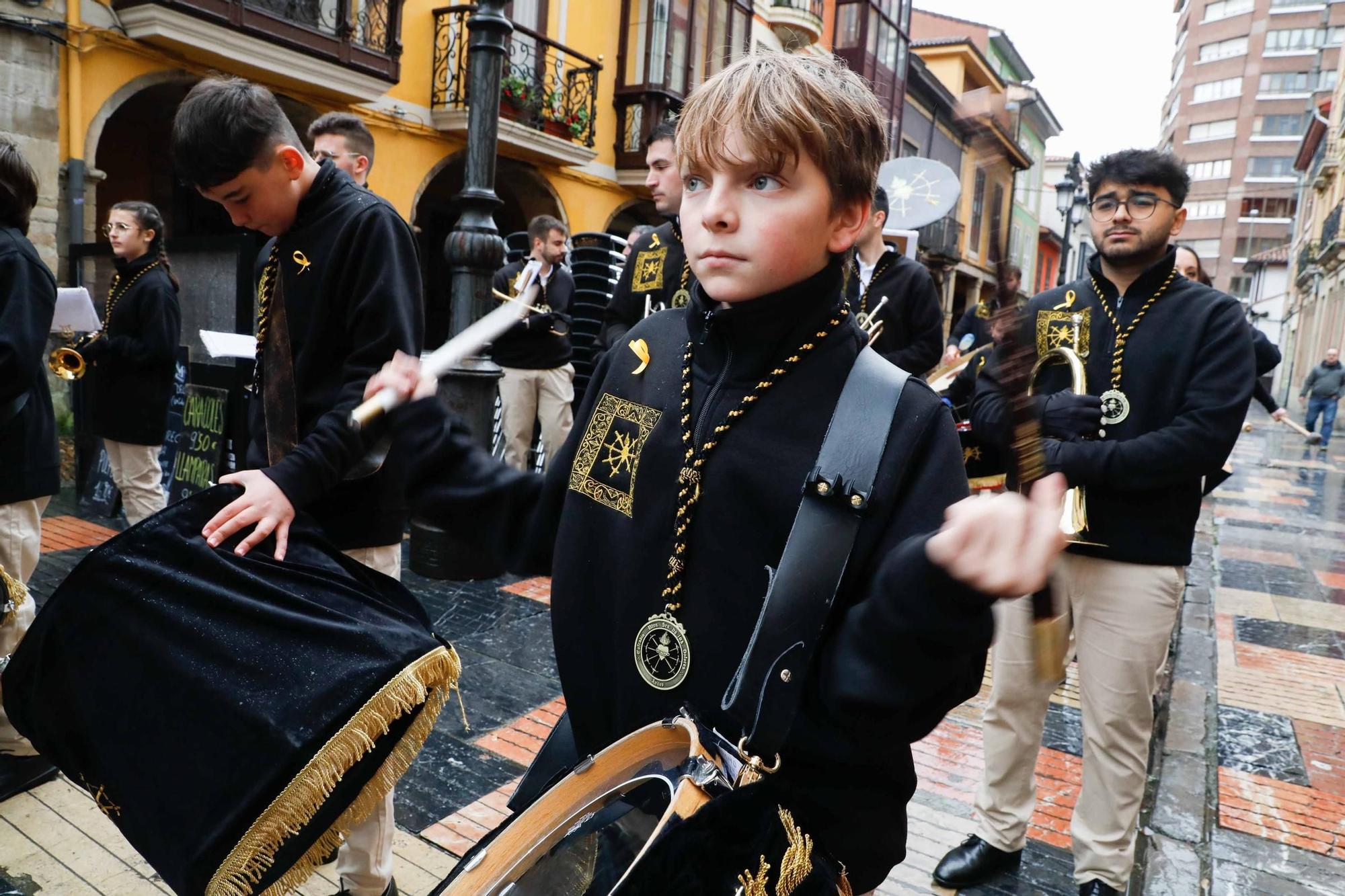 EN IMÁGENES: Así fue el certamen de bandas que dio comienzo la Semana Santa de Avilés