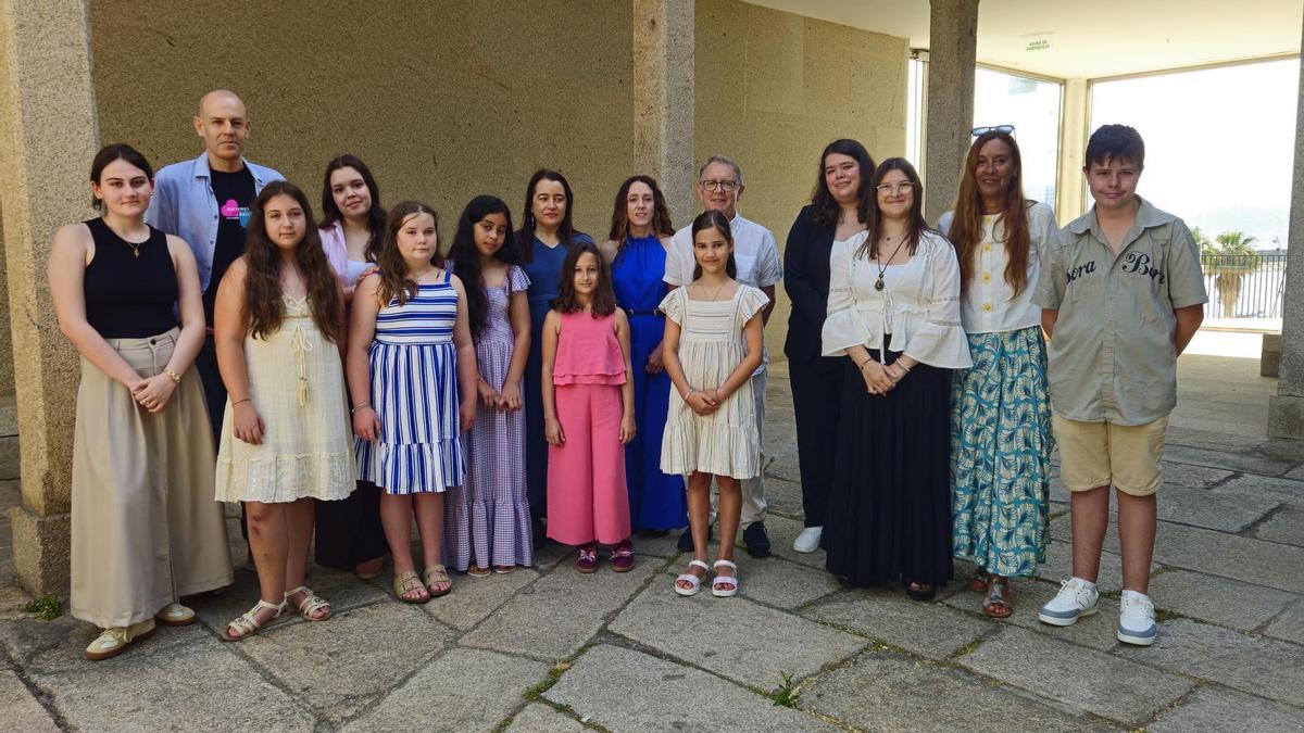 Foto de grupo con los ganadores del certamen.