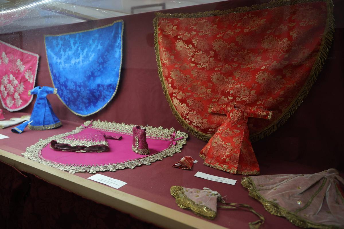 Galería | Así es la exposición de mantos de la Virgen de la Montaña Primigenia de Cáceres Galería | Así es la exposición de mantos de la Virgen de la Montaña Primigenia de Cáceres