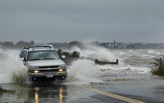 El 'megahuracán' 'Sandy' ya ha causado al menos 39 muertos en Estados Unidos y uno en Canadá