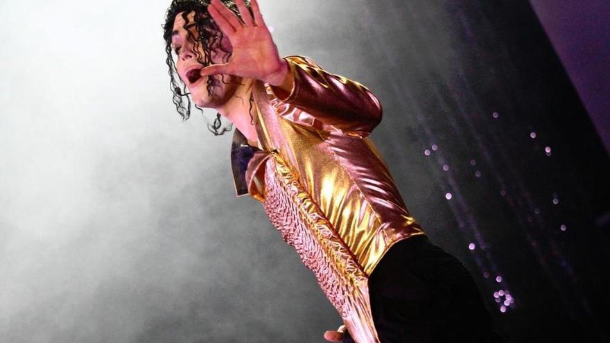 Ximo MJ, doble valenciano  de Michael Jackson, es el protagonista del musical.  // Jackson Dance Company