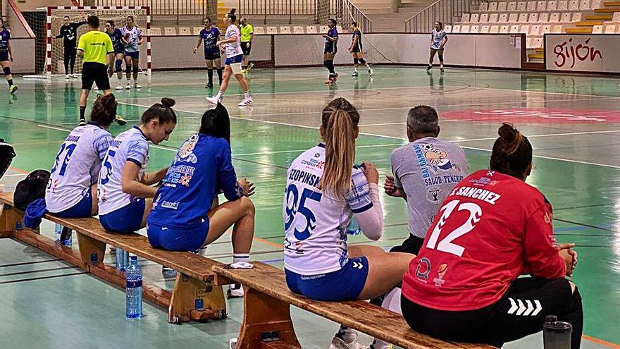El banquillo del Salud, en el partido de ayer. | | E.D.