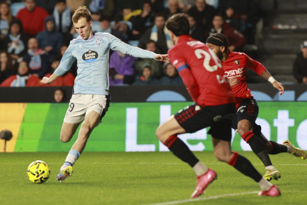 Williot remata a puerta en una de las mejores ocasiones. | JOSÉ LORES