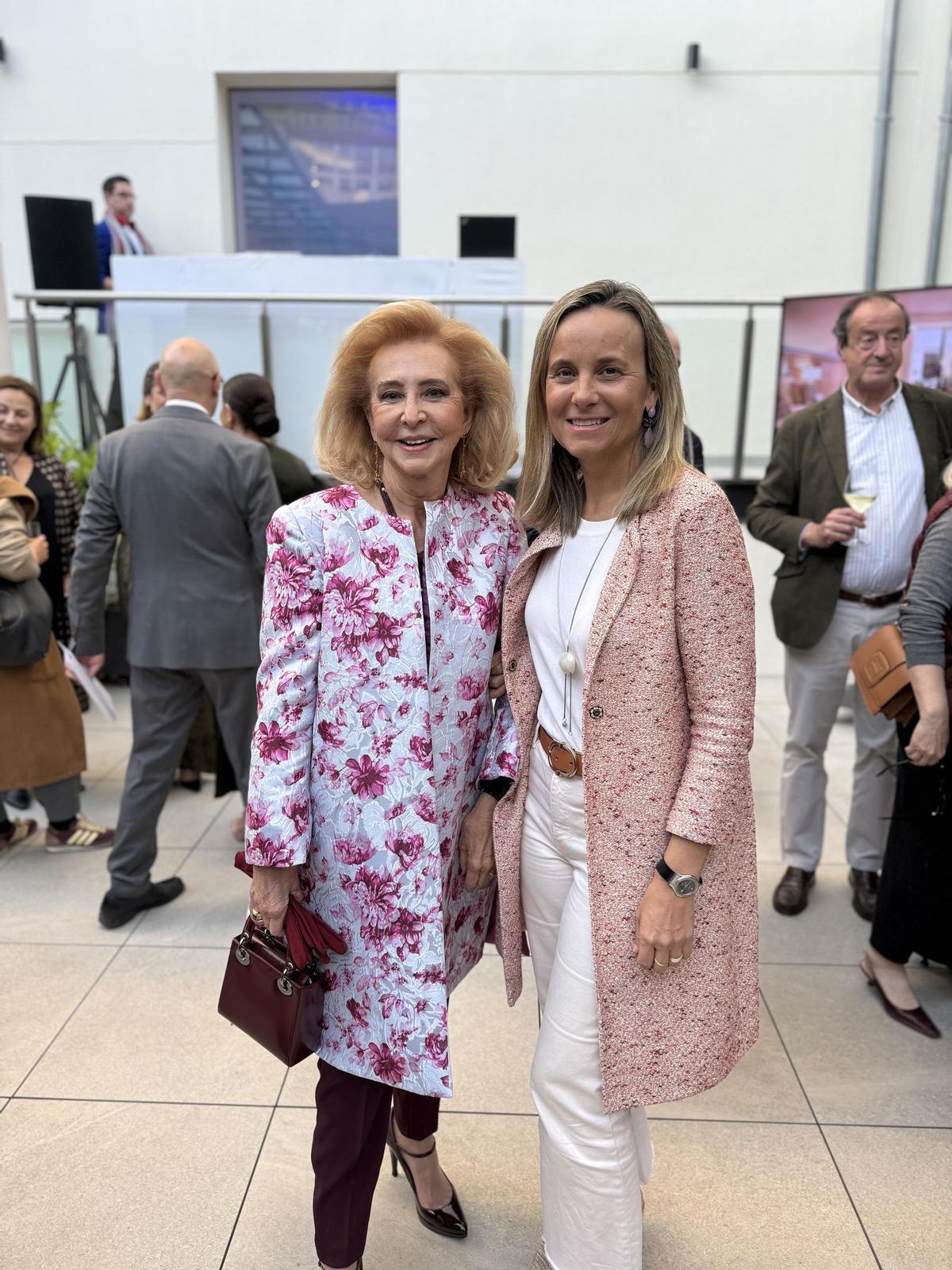 Mayren Beneyto y Paula Llobet.