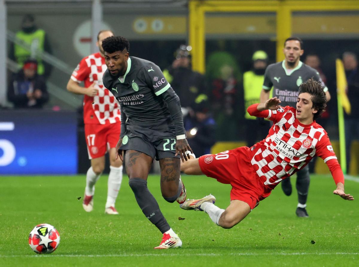 Como (Italy), 22/01/2025.- AC Milan's Emerson Royal (L) in action against Girona's Bryan Gil during the UEFA Champions League soccer match between AC Milan and Girona, in Milan, Italy, 22 January 2025. (Liga de Campeones, Italia) EFE/EPA/MATTEO BAZZI