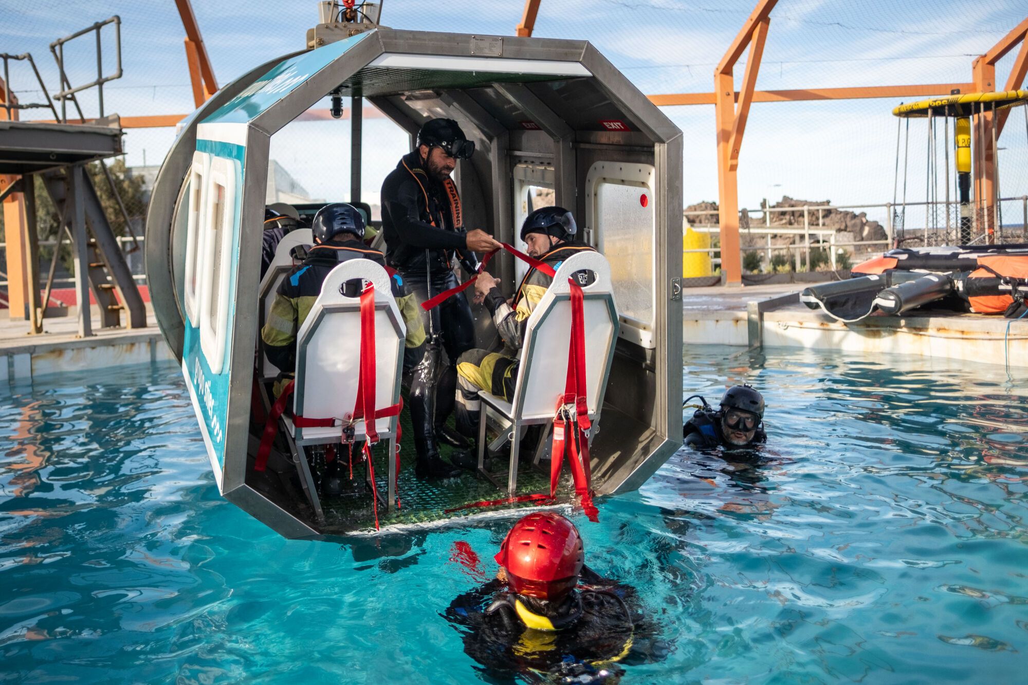 Curso de formación del EIRIF en amerizajes de helicópteros