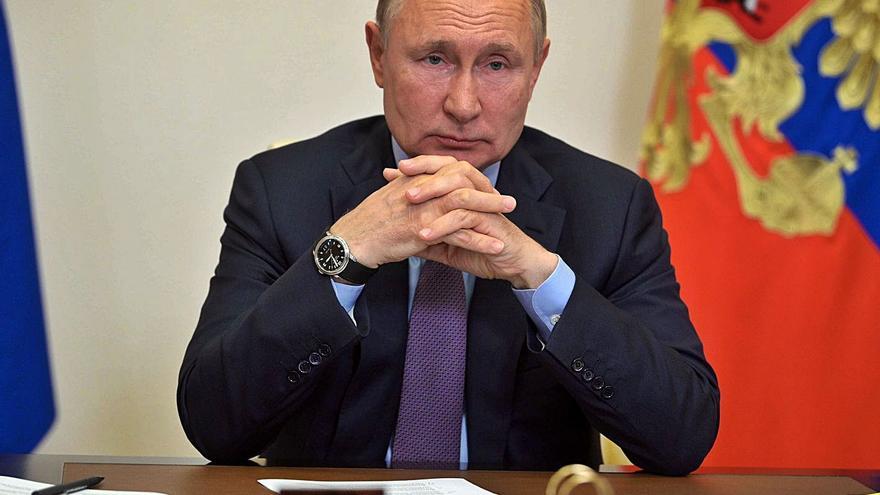 Putin reparteix milions abans  de les eleccions legislatives