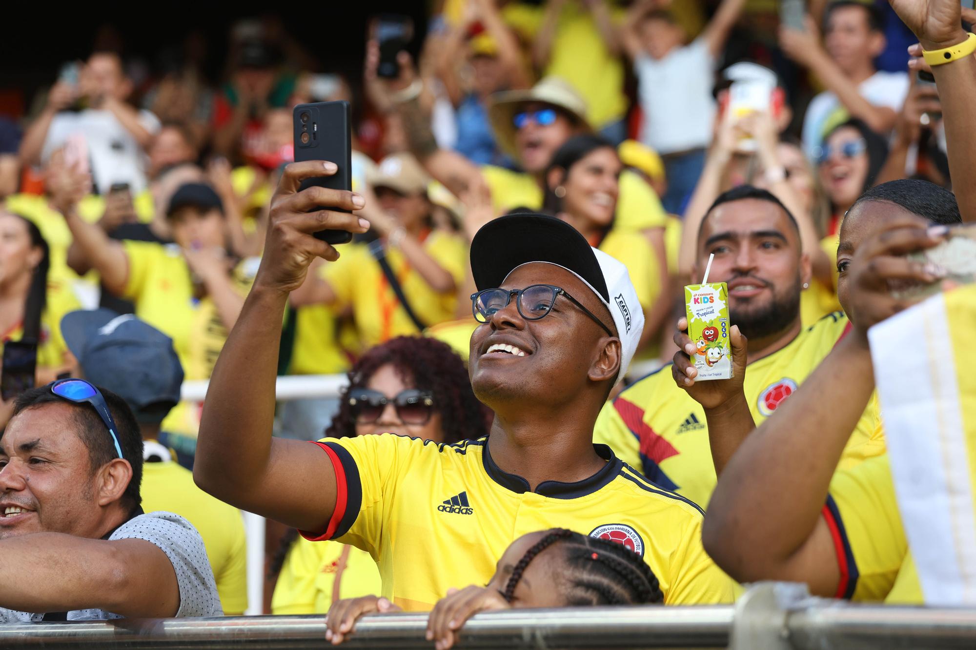 Colombia tiñó de amarillo las gradas de Mestalla