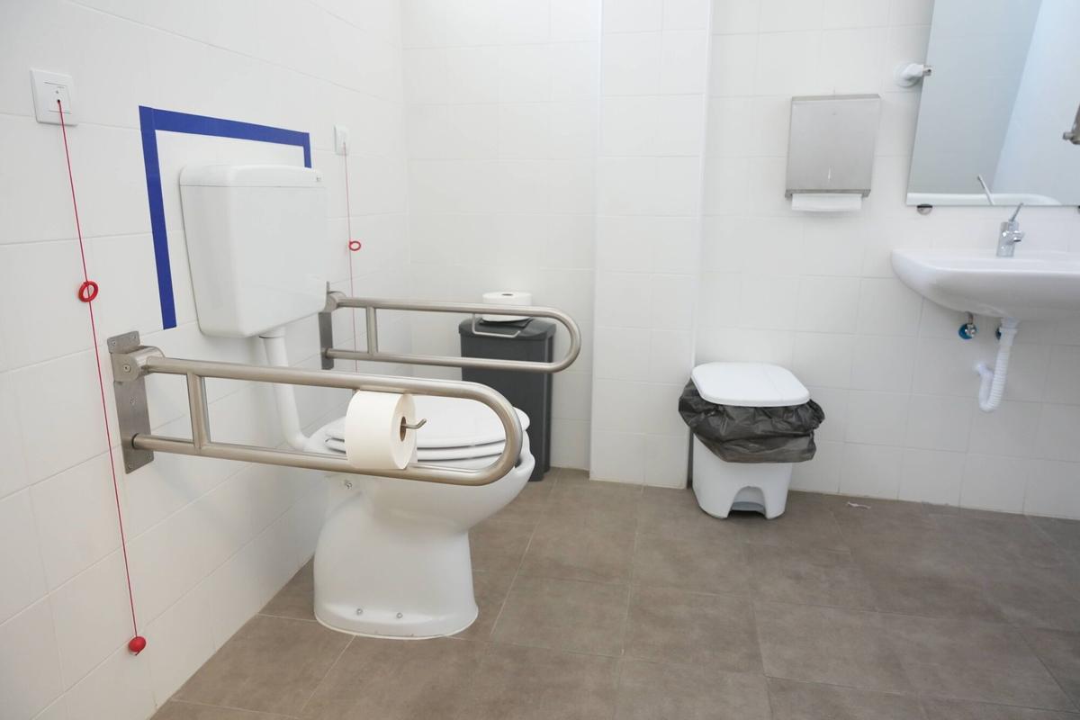 FOTOGALERÍA | Obra de accesibilidad en el edificio de los Servicios Fiscales de la Junta de Extremadura en Badajoz.