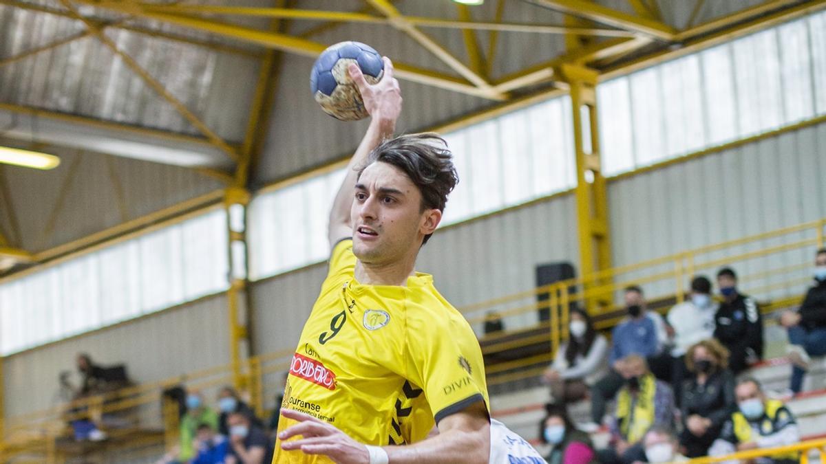 Arón durante un partido con el Carnes do Ribeiro