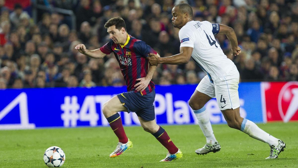 Kompany persigue a Messi en un FC Barcelona - Manchester City