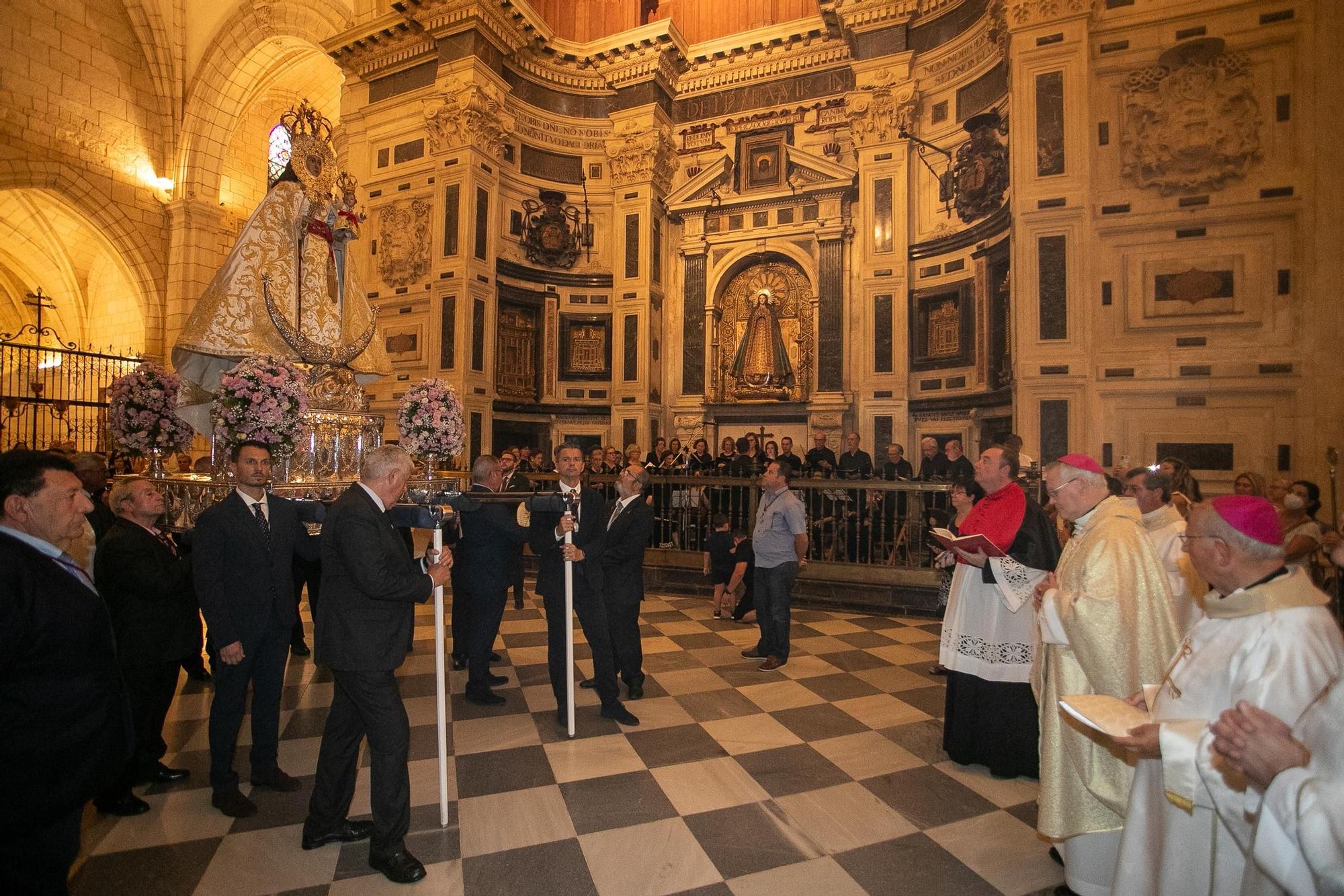 Procesión clausural de la Fuensanta en la Catedral, en imágenes