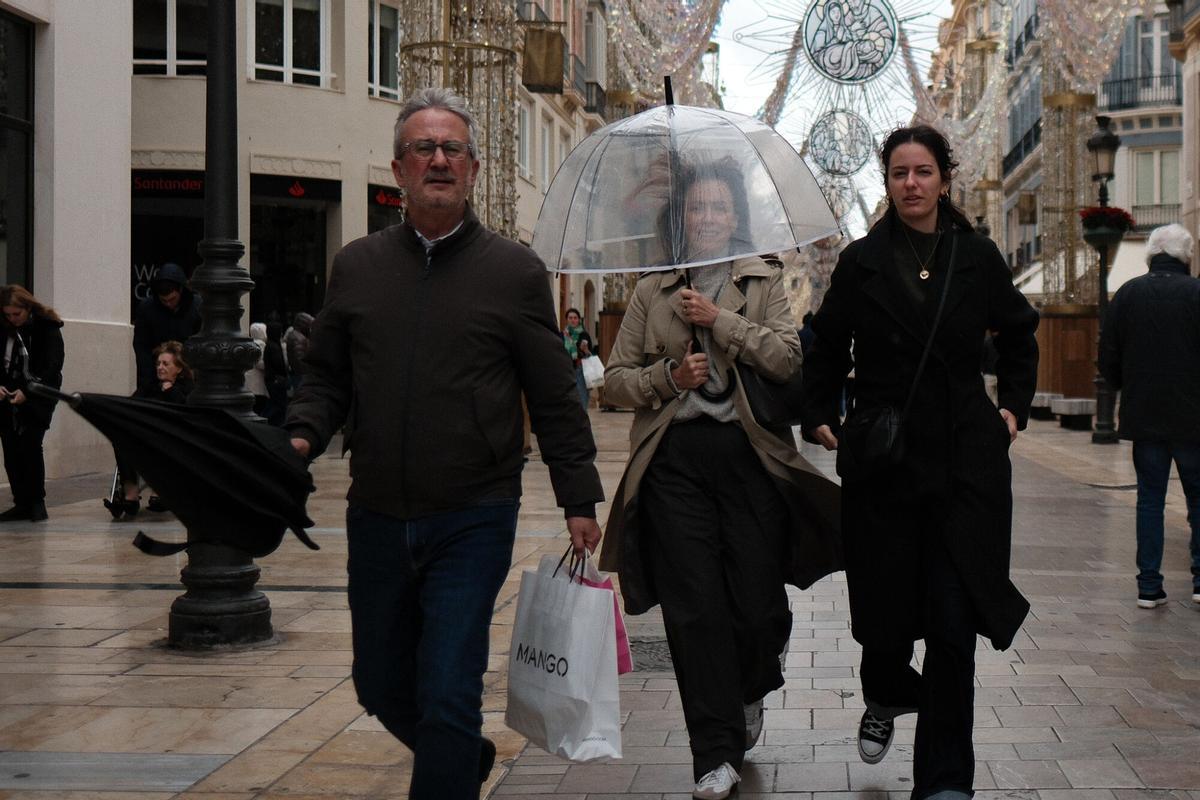 Málaga sufre los efectos del viento y la lluvia durante la alerta naranja