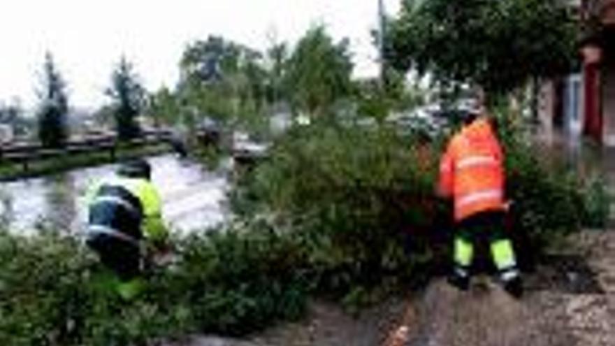 La región sigue en alerta por lluvia y fuertes vientos