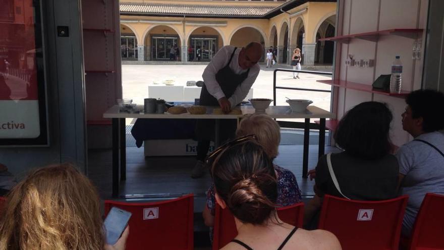 Tomeu Arbona enseñó cómo hacer empanadas sin manteca y con ingredientes de verano.