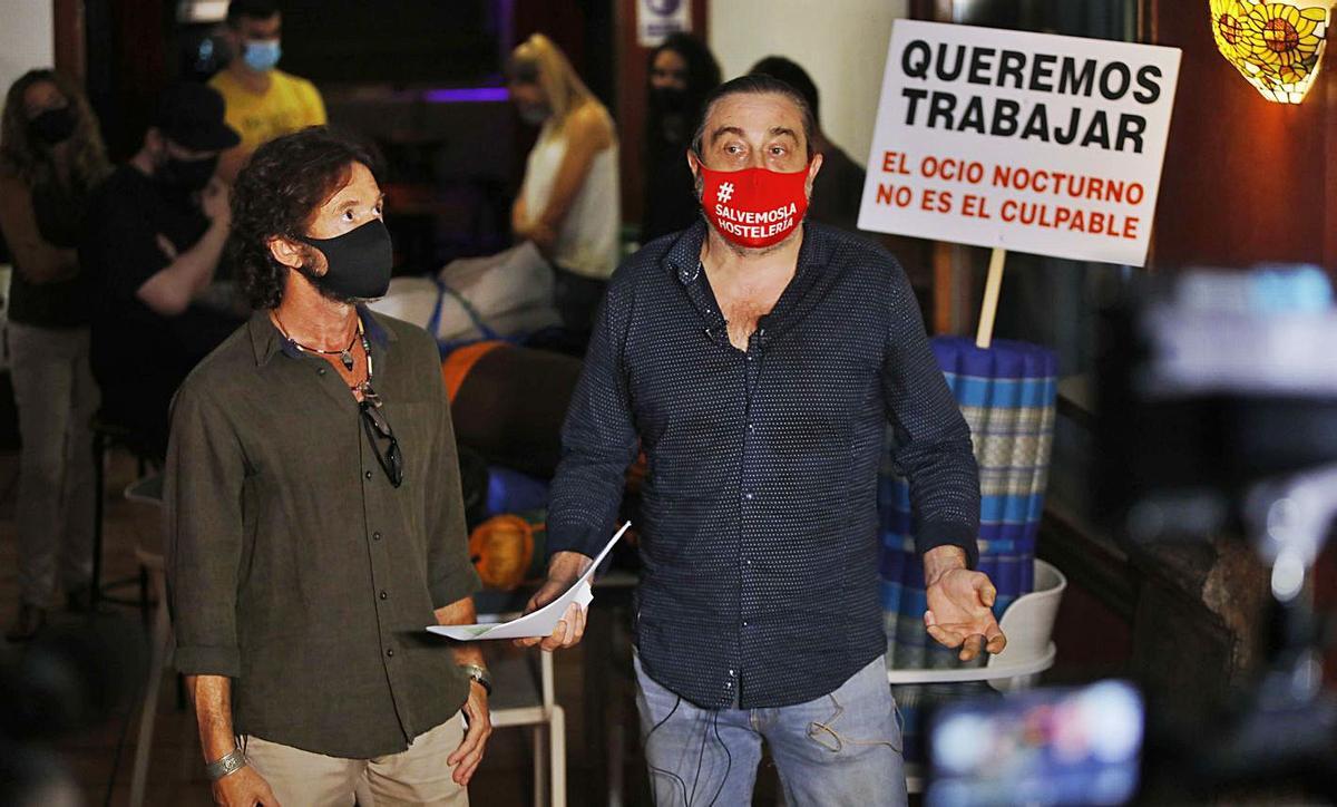 La noche clausurada: los empresarios se encierran tras medio año en vela