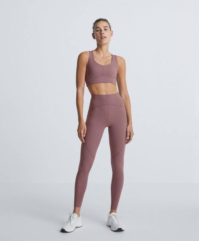 Top y leggings compressive de Oysho