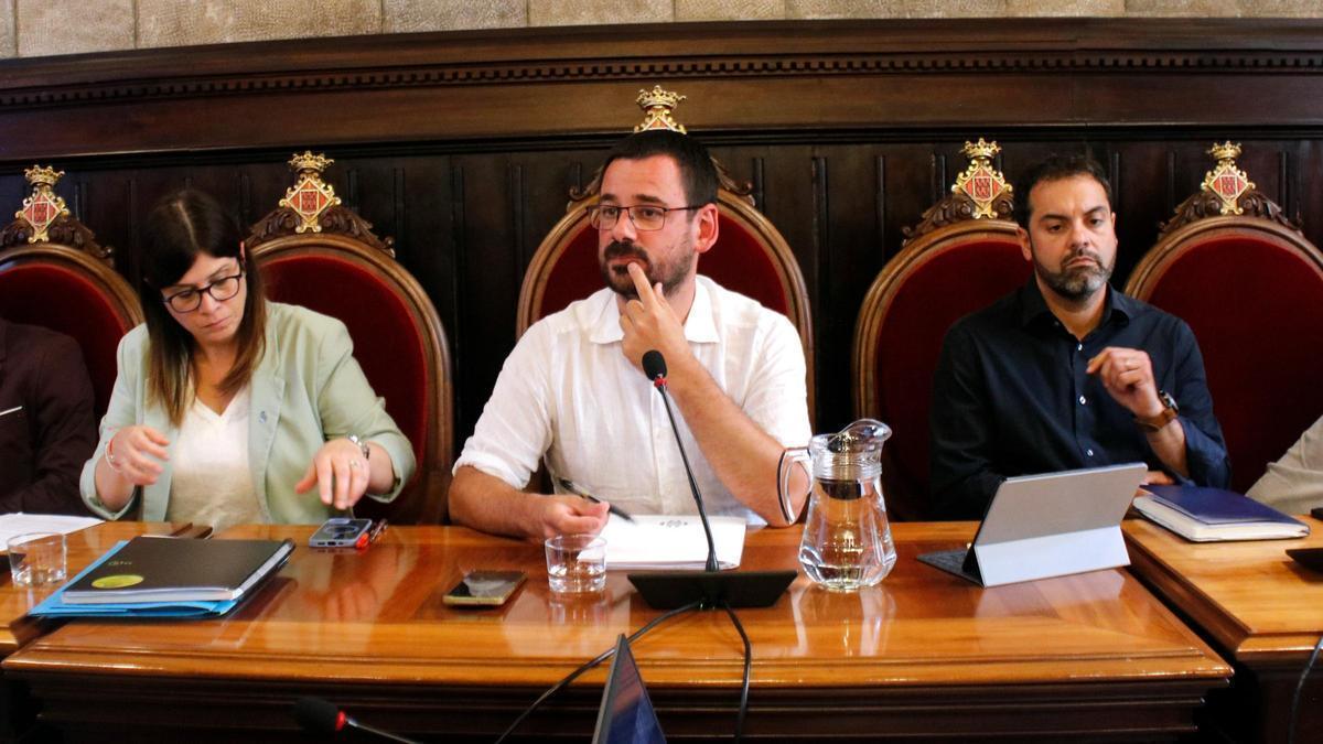 L'alcalde de Girona, Lluc Salellas, la vicealcaldessa Gemma Geis i el tinent d'alcaldia Quim Ayats.