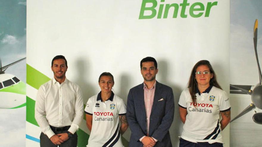 De izquierda a derecha: Alberto Guanche (Binter), Aithiara, José Jerez y Moneyba.