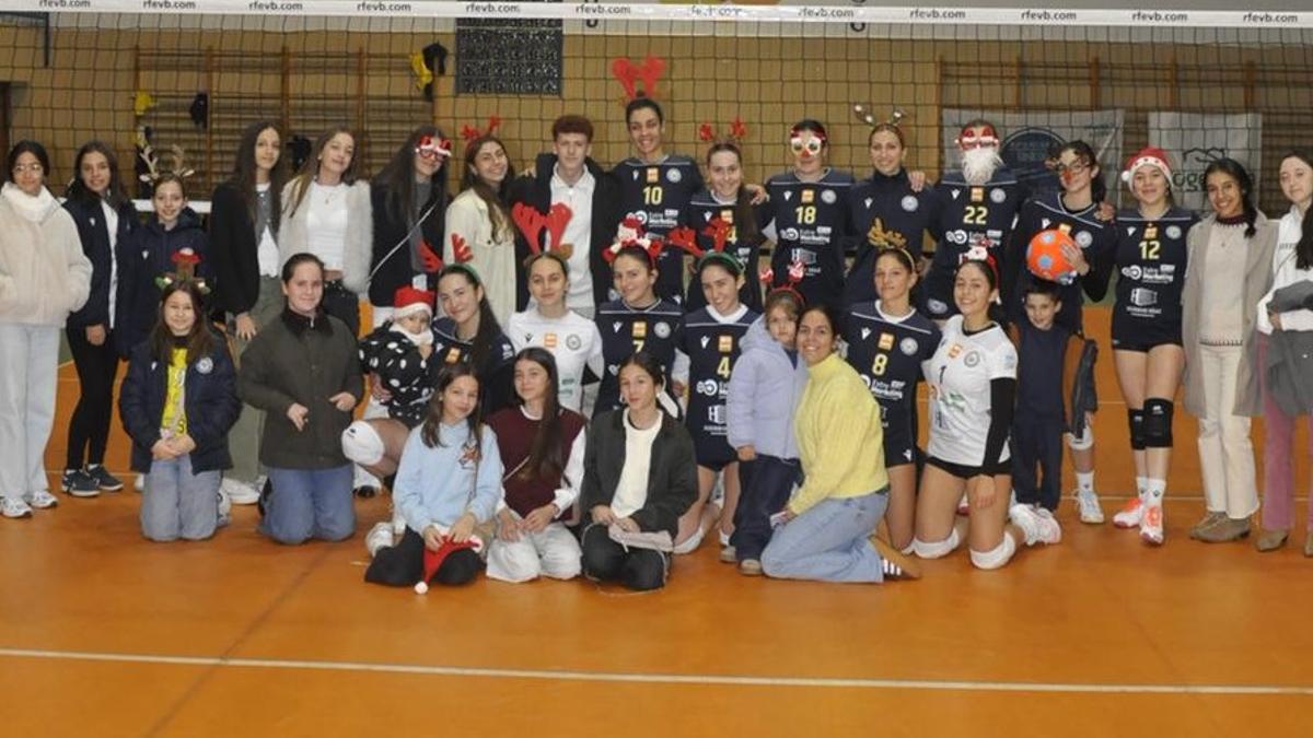 El Licenciados Reunidos, festejando el triunfo y la Navidad con su gente.