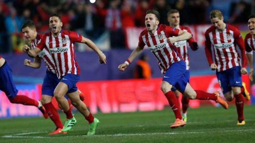 Los jugadores del Atlético celebran la victoria tras el último penalti. // Efe