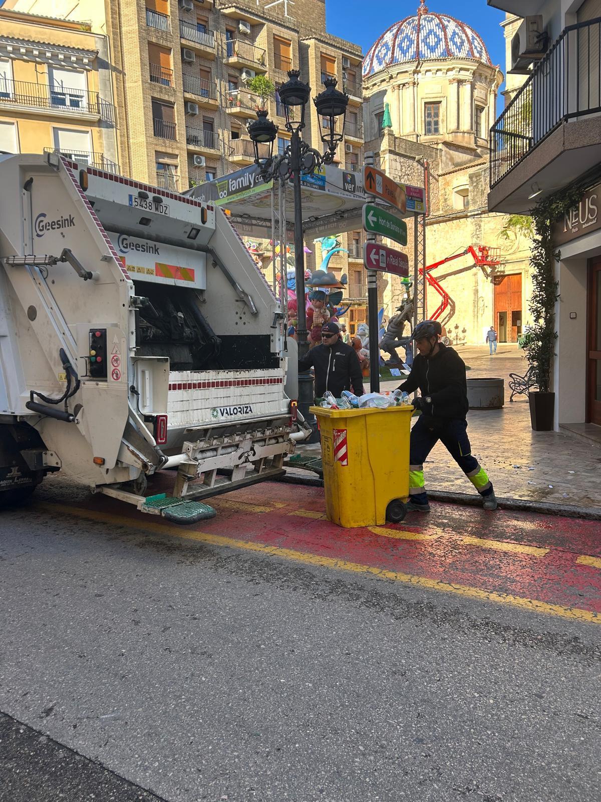 Los trabajos de retirada de residuos han comenzado esta mañana.