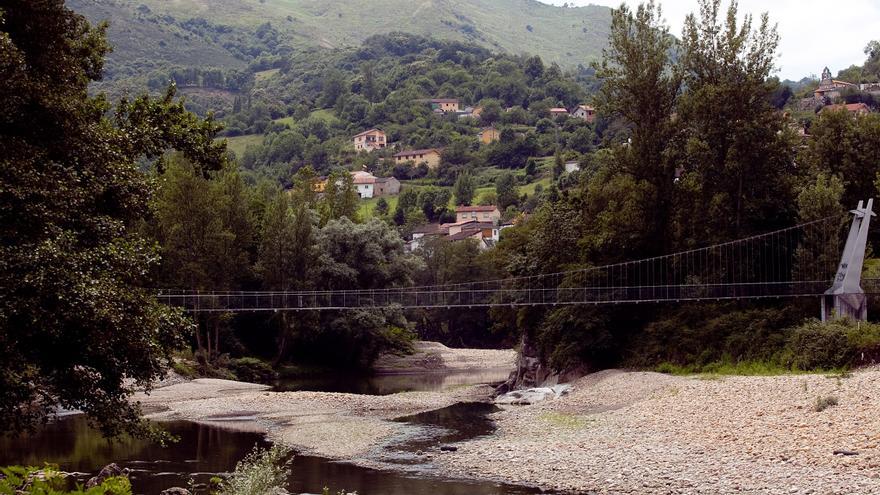 Fallece un hombre de 44 años al precipitarse desde 20 metros en una conocida senda de Oviedo