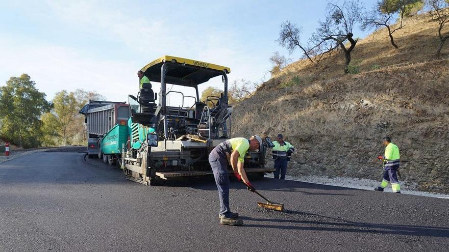 Coín concluye la mejora y asfaltado de 2,5 km del camino de Alozaina