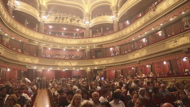 Interior del Teatro Palacio Valdés, durante una reciente actuación.