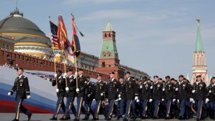 Tropas de la OTAN marchan en Moscú en un gesto reconciliador entre Rusia y Occidente