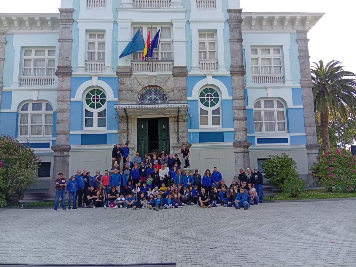 Los participantes en la excursión del Centro Asturiano de Valladolid, en el Archivo de Indianos.